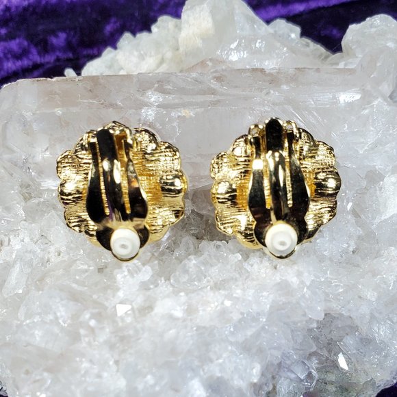 REDUCED!  CLASSY Vintage Faux Pearl Clip Earrings - Picture 3 of 8